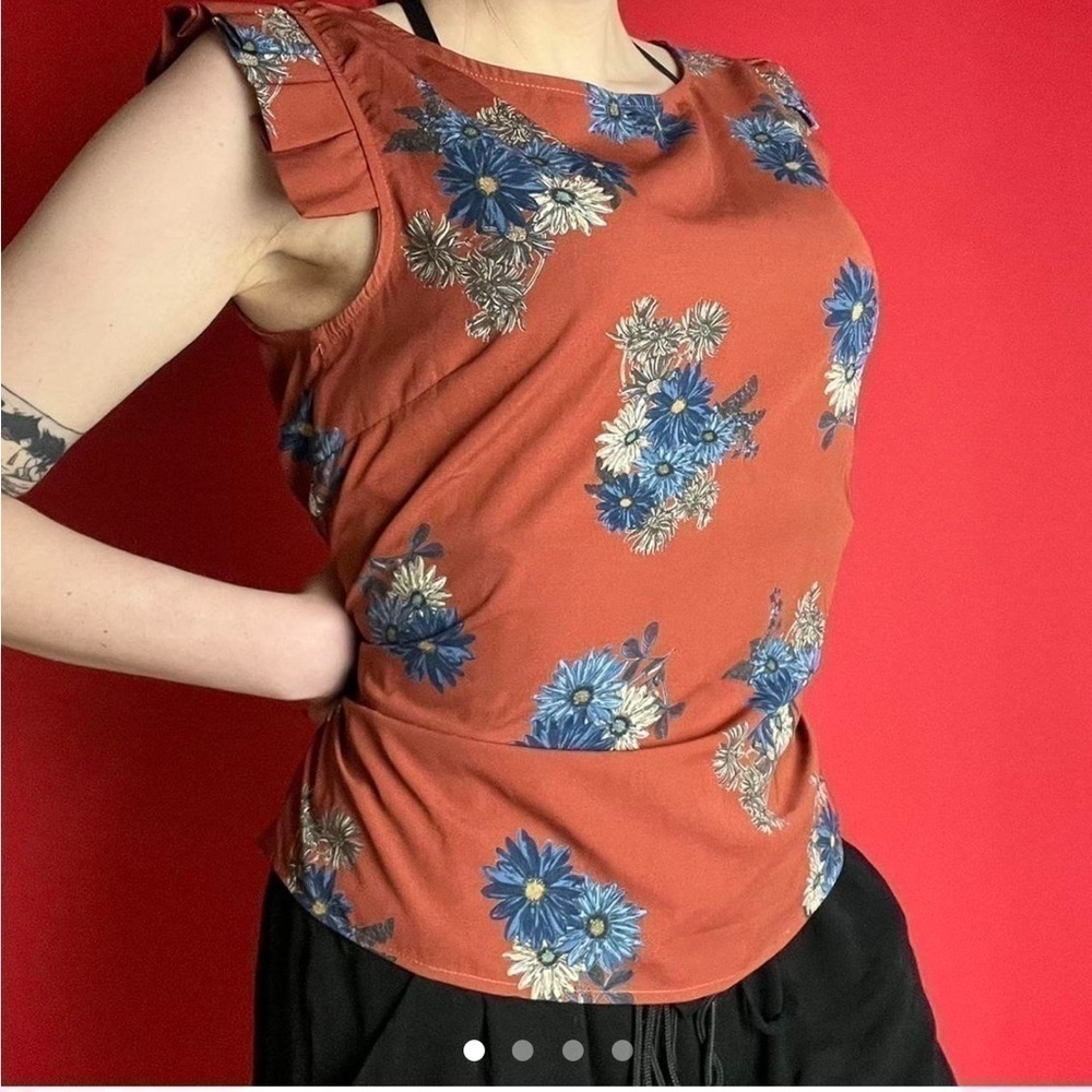 Orange and blue floral ruffle sleeve shirt 💙🧡